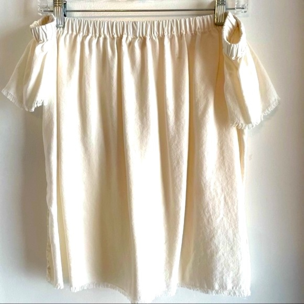 Cloth & stone off shoulder White top! Off White cotton. Great condition!